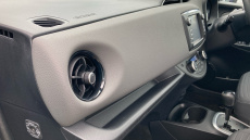 Toyota Yaris 1.0 VVT-i Icon 5dr Petrol Hatchback